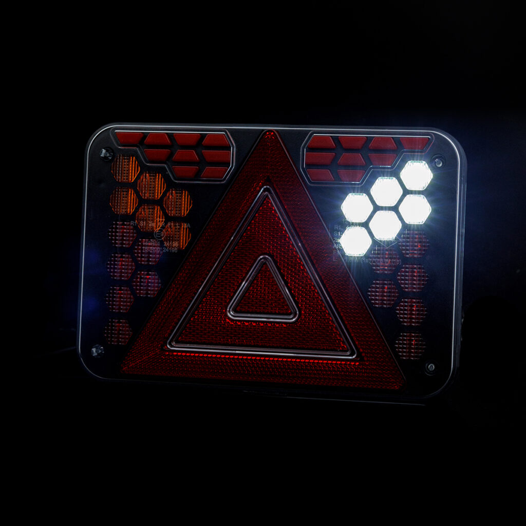Tylna lampa zespolona HORUS LZD 3223 (lewa) 6-funkcyjna (bez podświetlenia tablicy)