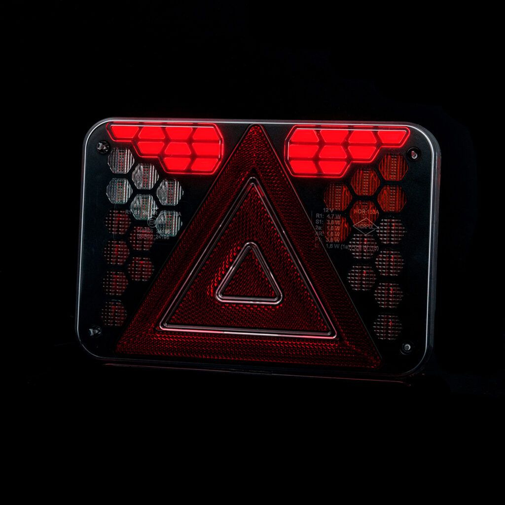 Tylna lampa zespolona HORUS LZD 3224 (prawa) 6-funkcyjna (bez podświetlenia tablicy)