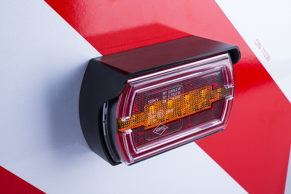 ZPR 3020 (8.2.2) Conjunto de luces LED 12/24 V con panel para cargas sobredimensionadas, con toma y conector Superseal